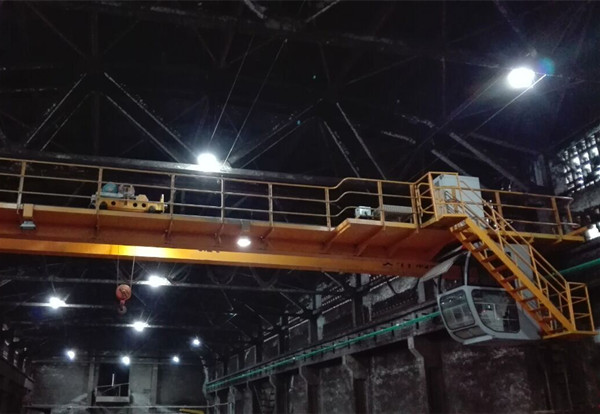 五糧液技術(shù)中心起重機(jī)